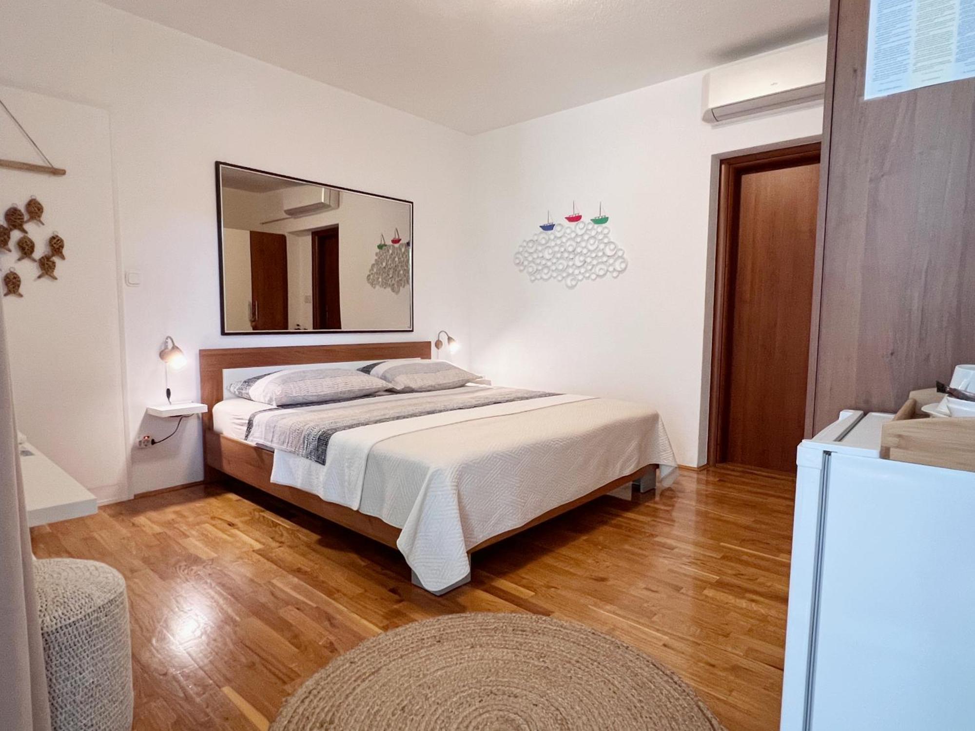 Room Tai - Spacious And Comfy With Private Terrace Хвар Екстериор снимка
