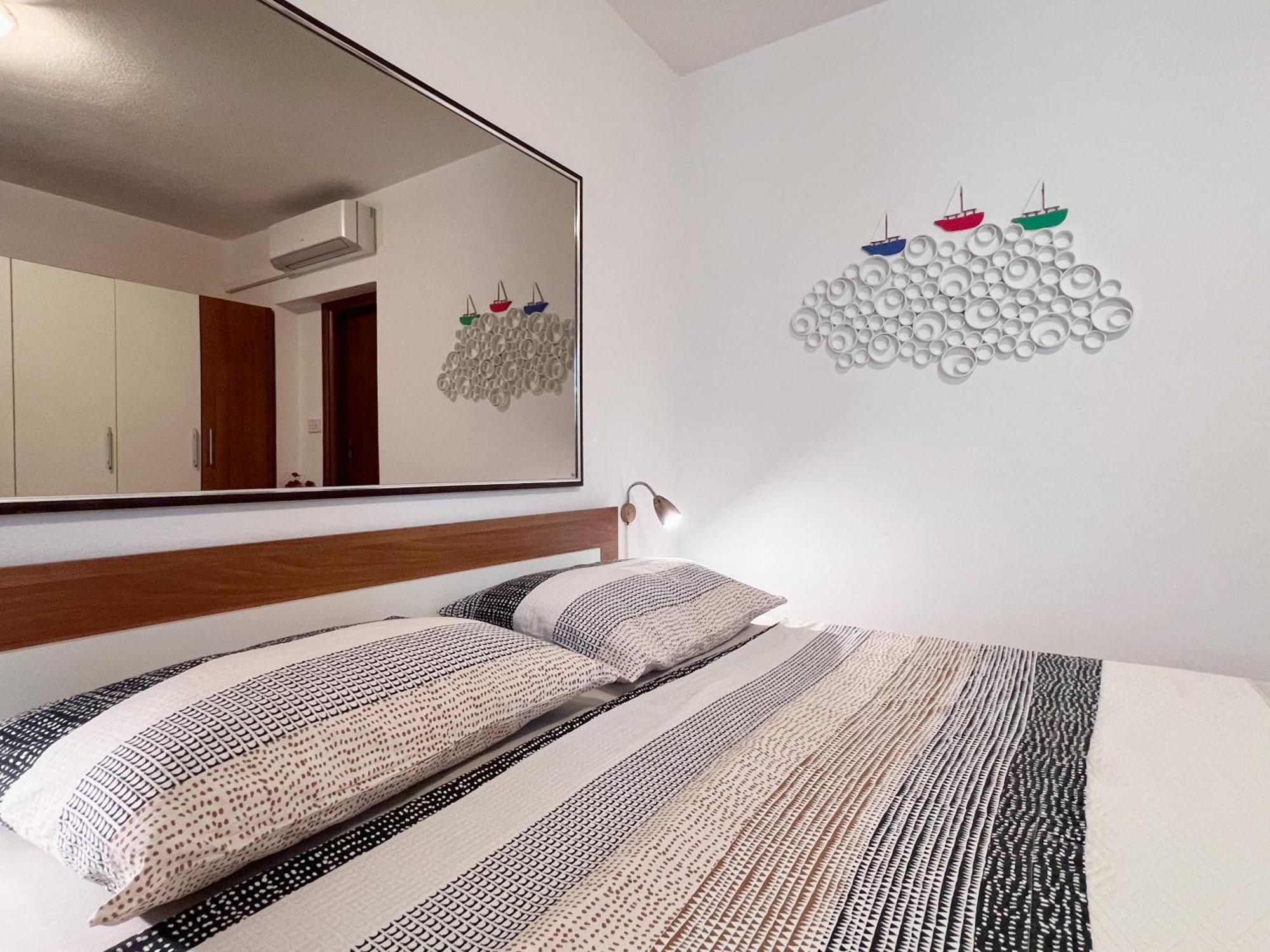 Room Tai - Spacious And Comfy With Private Terrace Хвар Екстериор снимка