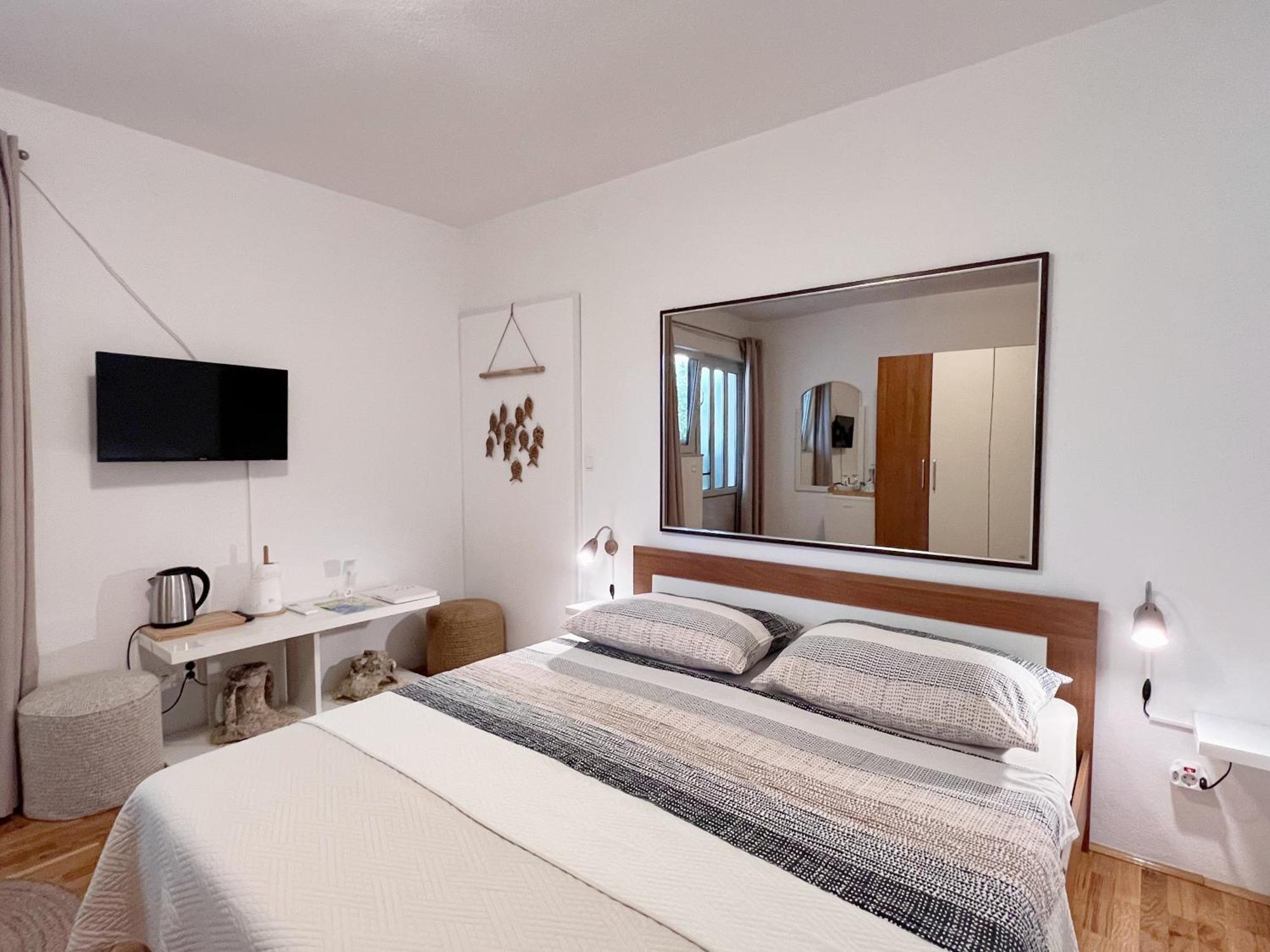 Room Tai - Spacious And Comfy With Private Terrace Хвар Екстериор снимка