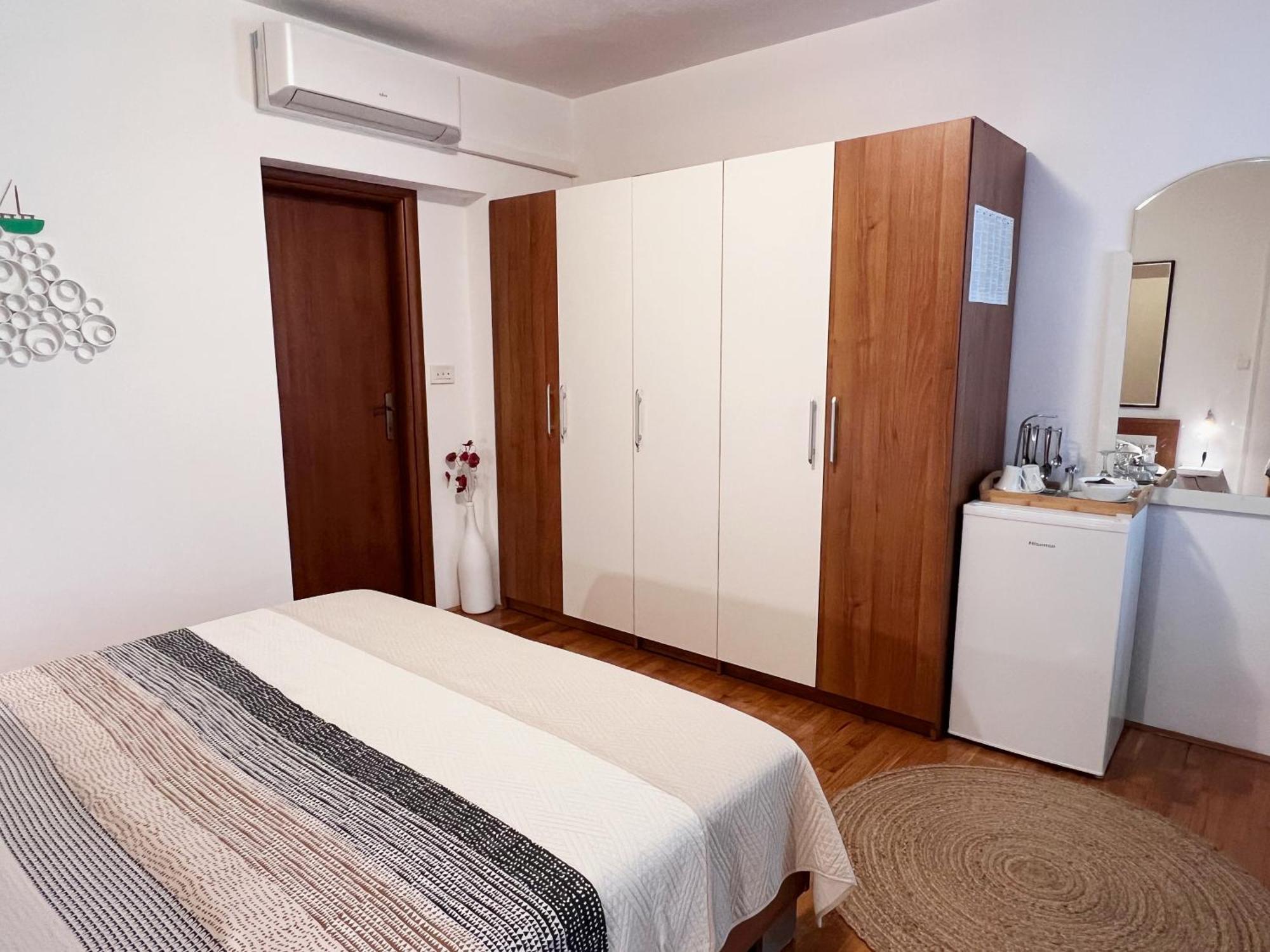 Room Tai - Spacious And Comfy With Private Terrace Хвар Екстериор снимка